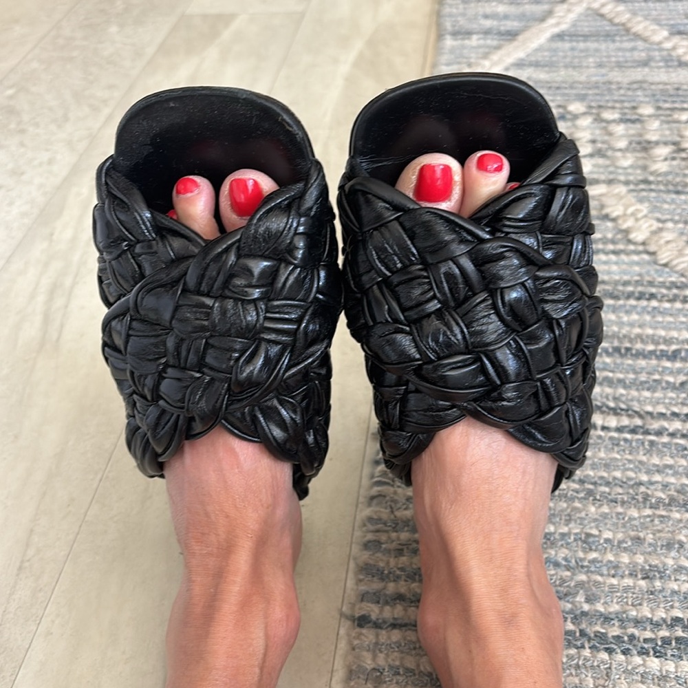 Bottega Veneta women's slides - Picture 3 of 12